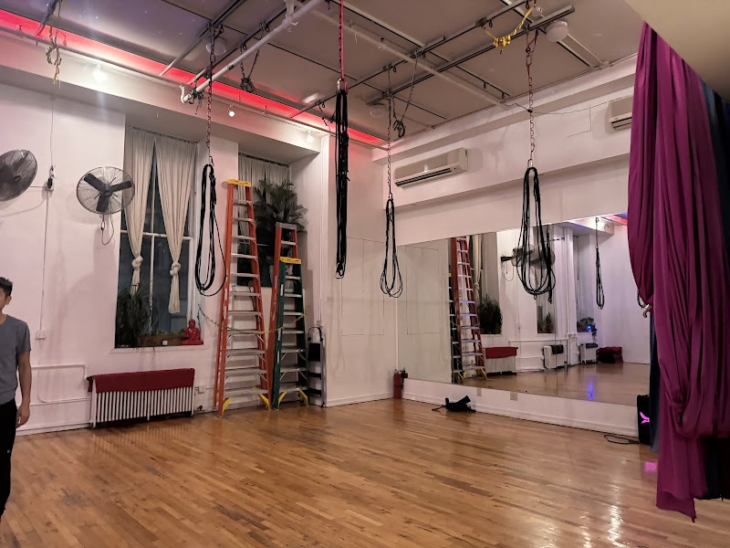 Om Factory NYC photo 4