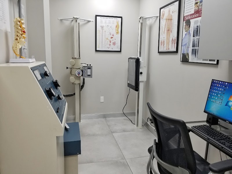 Dr. Ryan Tichauer Chiropractic and Wellness Group photo 4